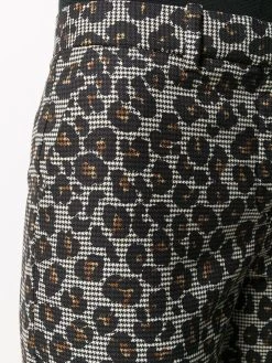 Versace Pantalon droit à imprimé léopard Prix Réduit pantalons de costume femme 13 Versace pantalon droit à imprimé léopard