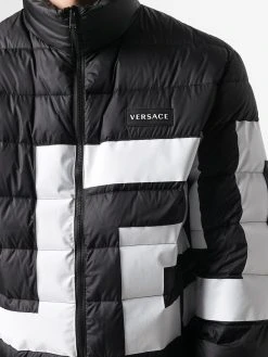 Versace doudoune à imprimé géométrique