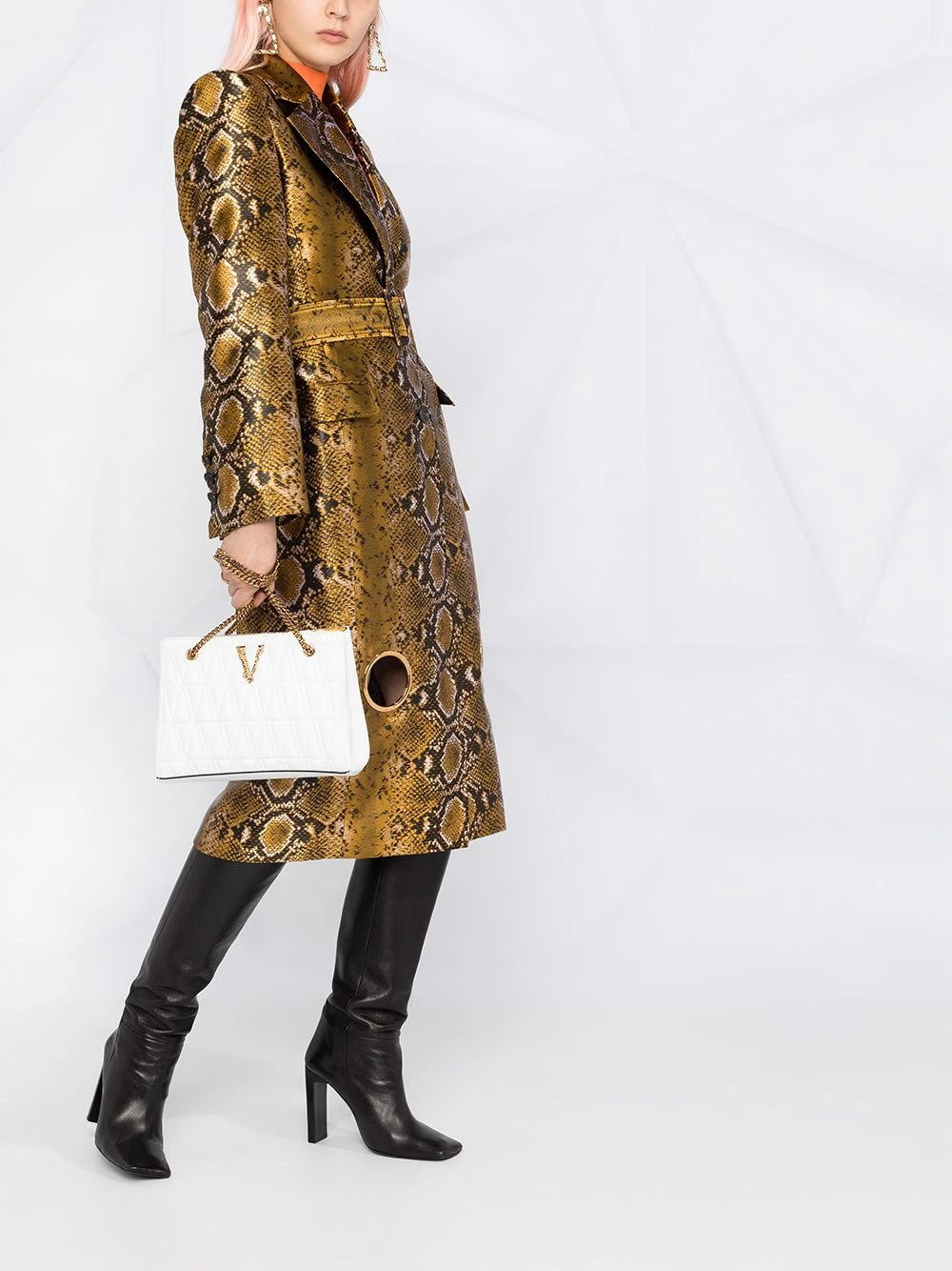 Prix Dynamité Versace Sac cabas matelassé à plaque logo sacs cabas femme 4 Versace sac cabas matelassé à plaque logo