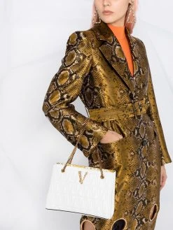 Prix Dynamité Versace Sac cabas matelassé à plaque logo sacs cabas femme 10 Versace sac cabas matelassé à plaque logo