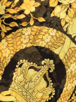 Versace caftan en soie à imprimé Barocco