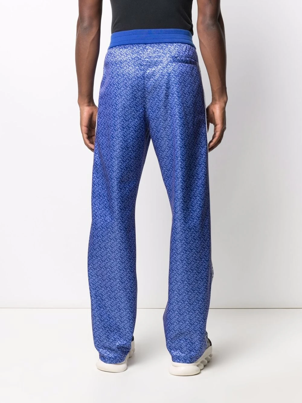 Versace Pantalon de jogging à logo imprimé Prix De Rêve pantalons de survêtement homme 6 Versace pantalon de jogging à logo imprimé