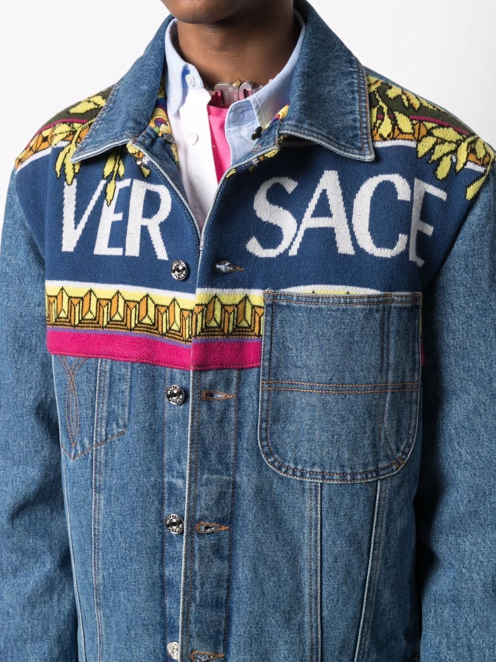 Versace Veste en jean à logo imprimé Bon Rapport Coût-Efficacité vestes en jean homme 7 Versace veste en jean à logo imprimé