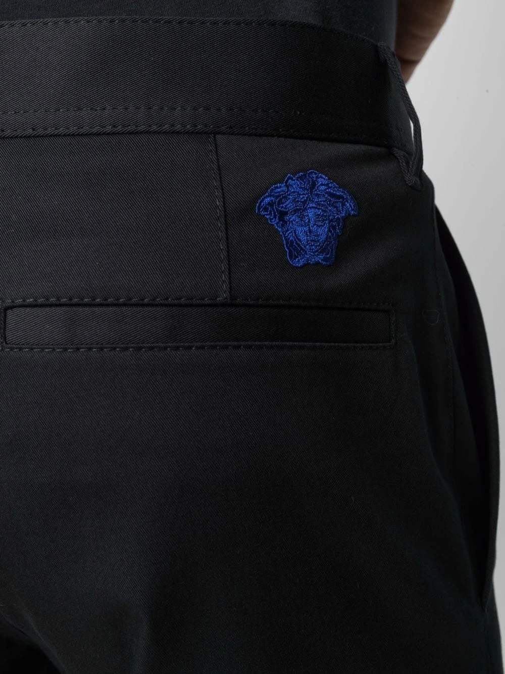 Produit de première qualité Versace Pantalon chino à motif Medusa homme 7 Versace pantalon chino à motif Medusa