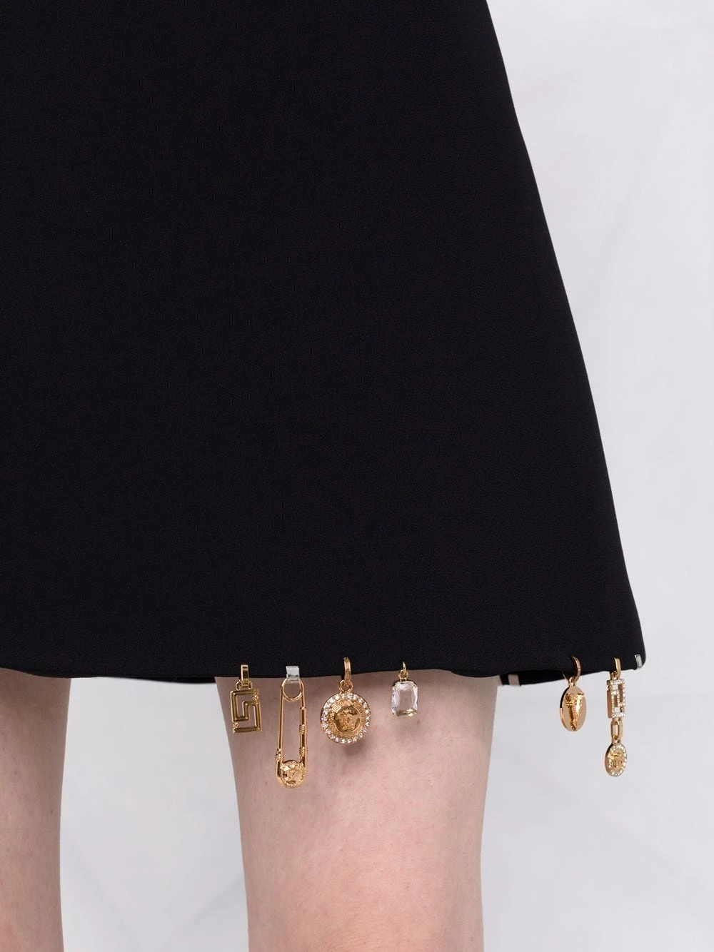 Versace Minijupe trapèze à breloques Faible Prix jupes trapèze femme 7 Versace minijupe trapèze à breloques