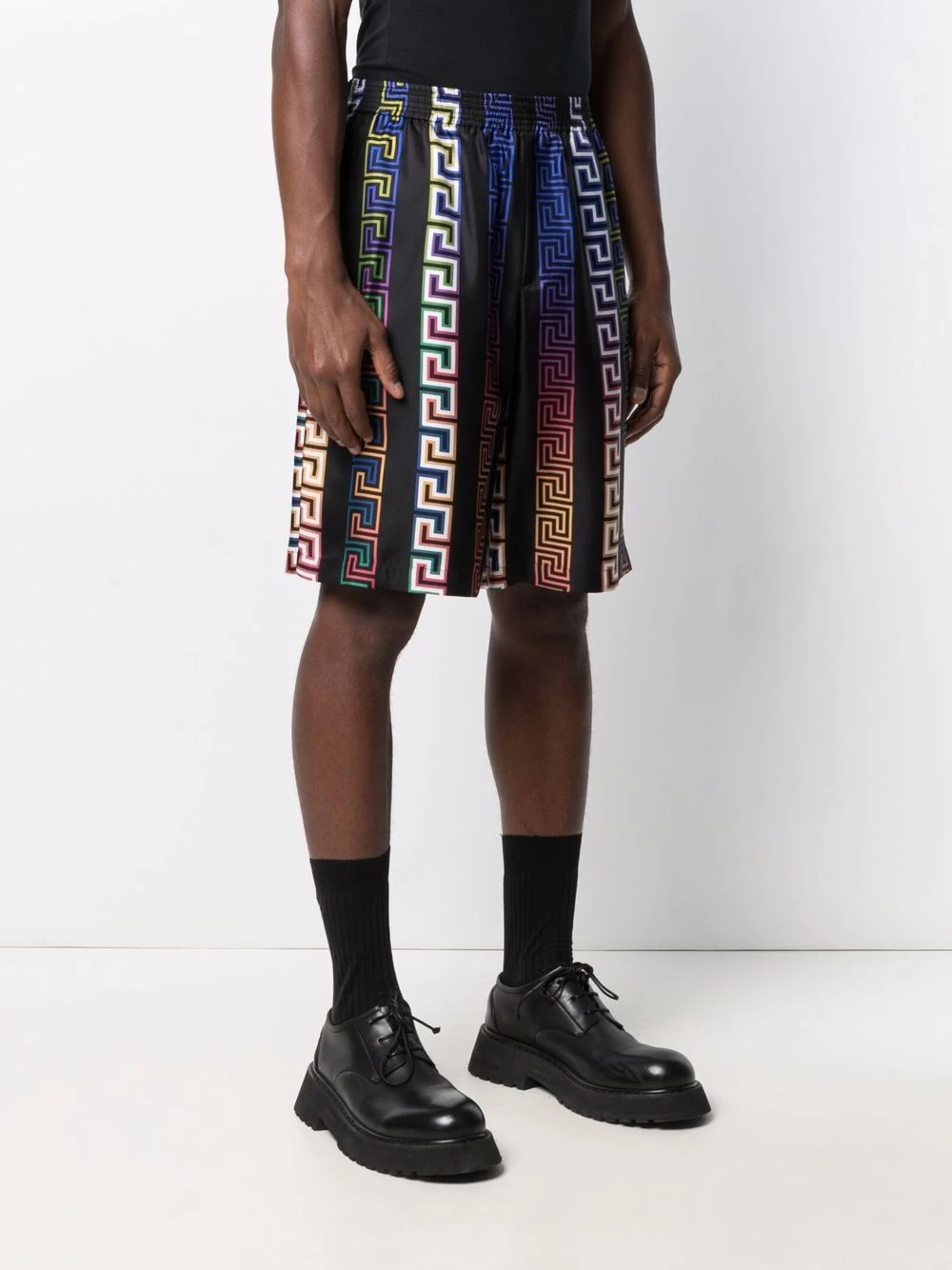 Prix Aimable Versace Short en soie à imprimé Greca Neon bermudas homme 5 Versace short en soie à imprimé Greca Neon