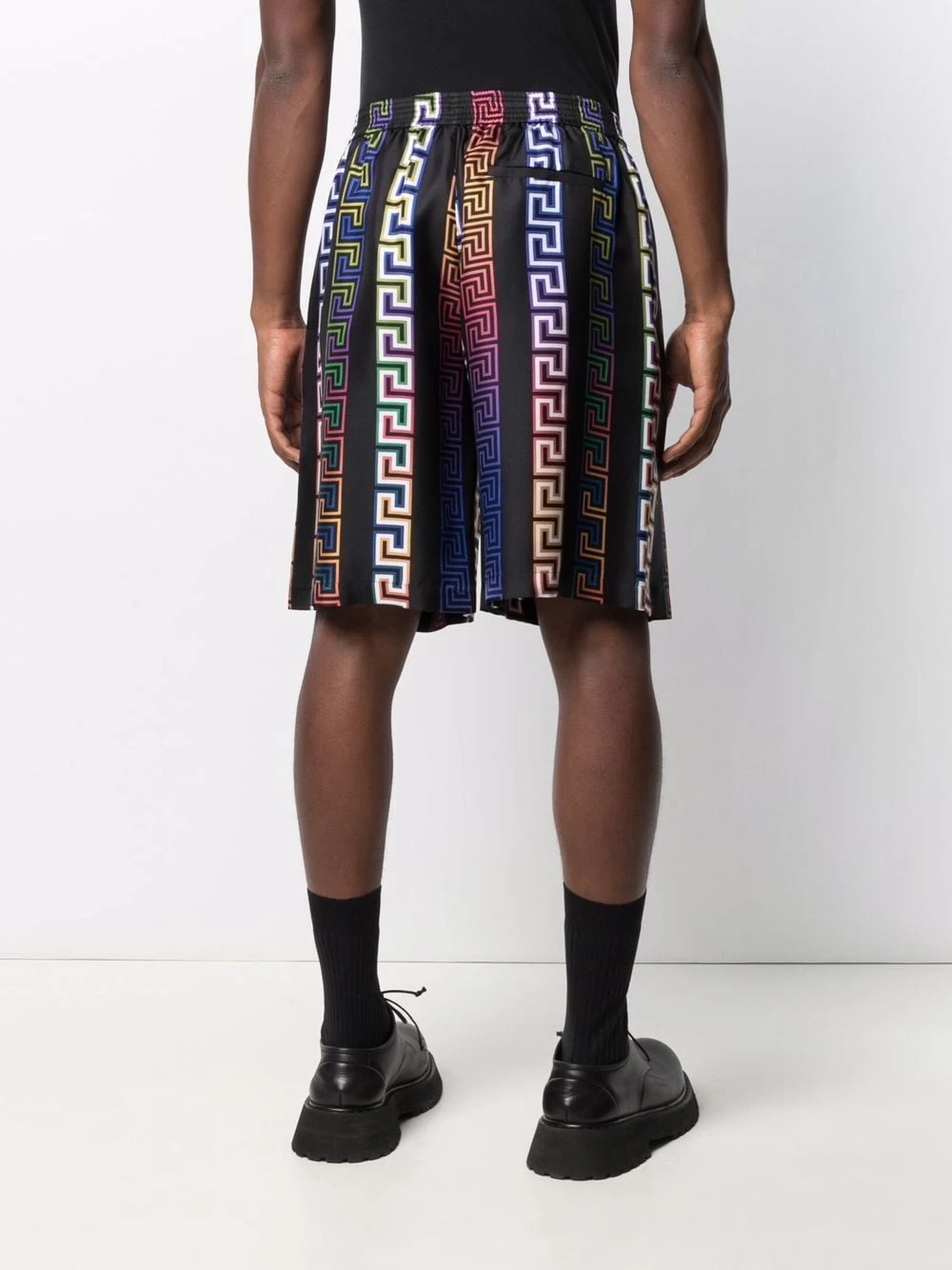 Prix Aimable Versace Short en soie à imprimé Greca Neon bermudas homme 6 Versace short en soie à imprimé Greca Neon