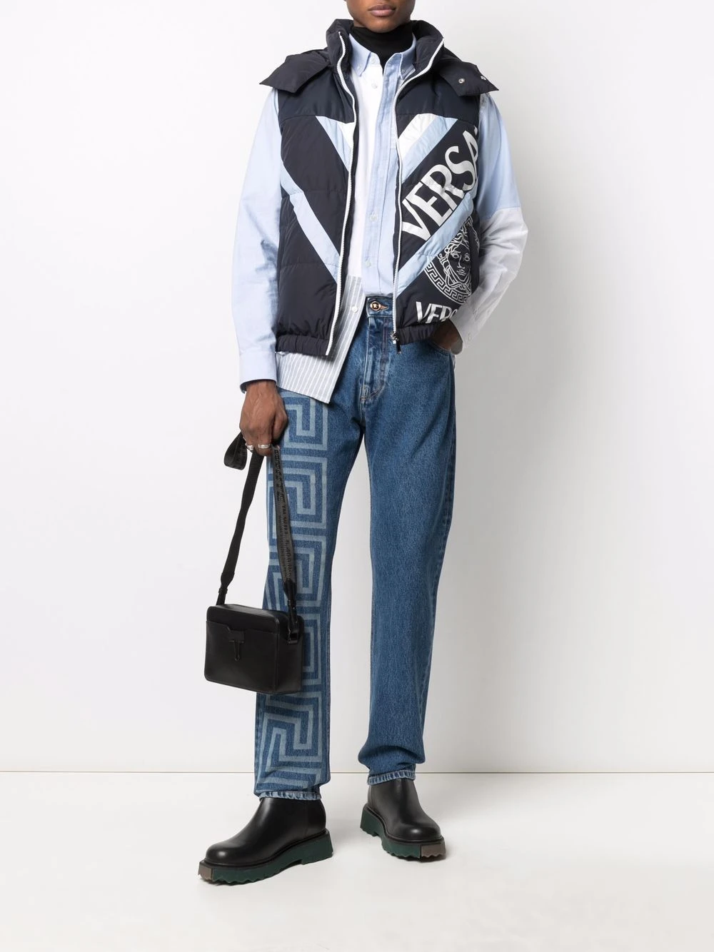 Versace Gilet matelassé à logo imprimé Prix Abordable gilets & vestons homme 4 Versace gilet matelassé à logo imprimé