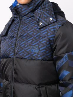 Versace doudoune à logo imprimé