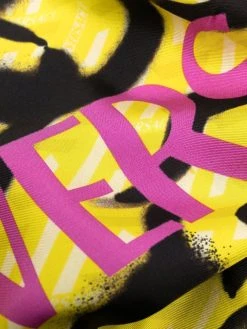 Versace foulard en soie Smiling Medusa à imprimé graffiti