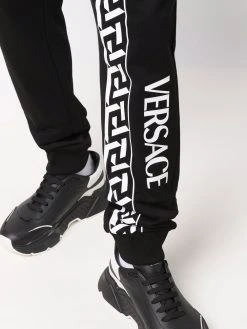 Versace pantalon de jogging à imprimé Greca