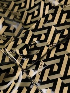 Versace Prix Sacrifiés Manteau à imprimé La Greca manteaux à simple boutonnage femme 16 Versace manteau à imprimé La Greca