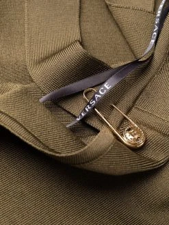 Versace robe mi-longue à détails d'épingles