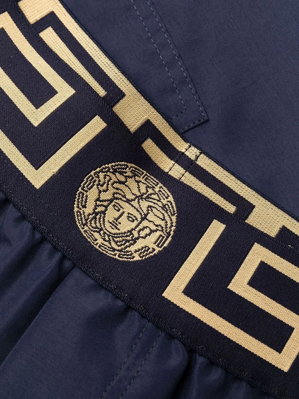 Versace Prix Abordable Short de bain à bordure Greca shorts de bain homme 5 Versace short de bain à bordure Greca