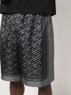 Versace short en soie à imprimé Greca