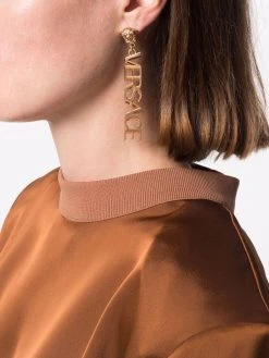 Versace boucles d'oreilles pendantes Medusa à plaque logo