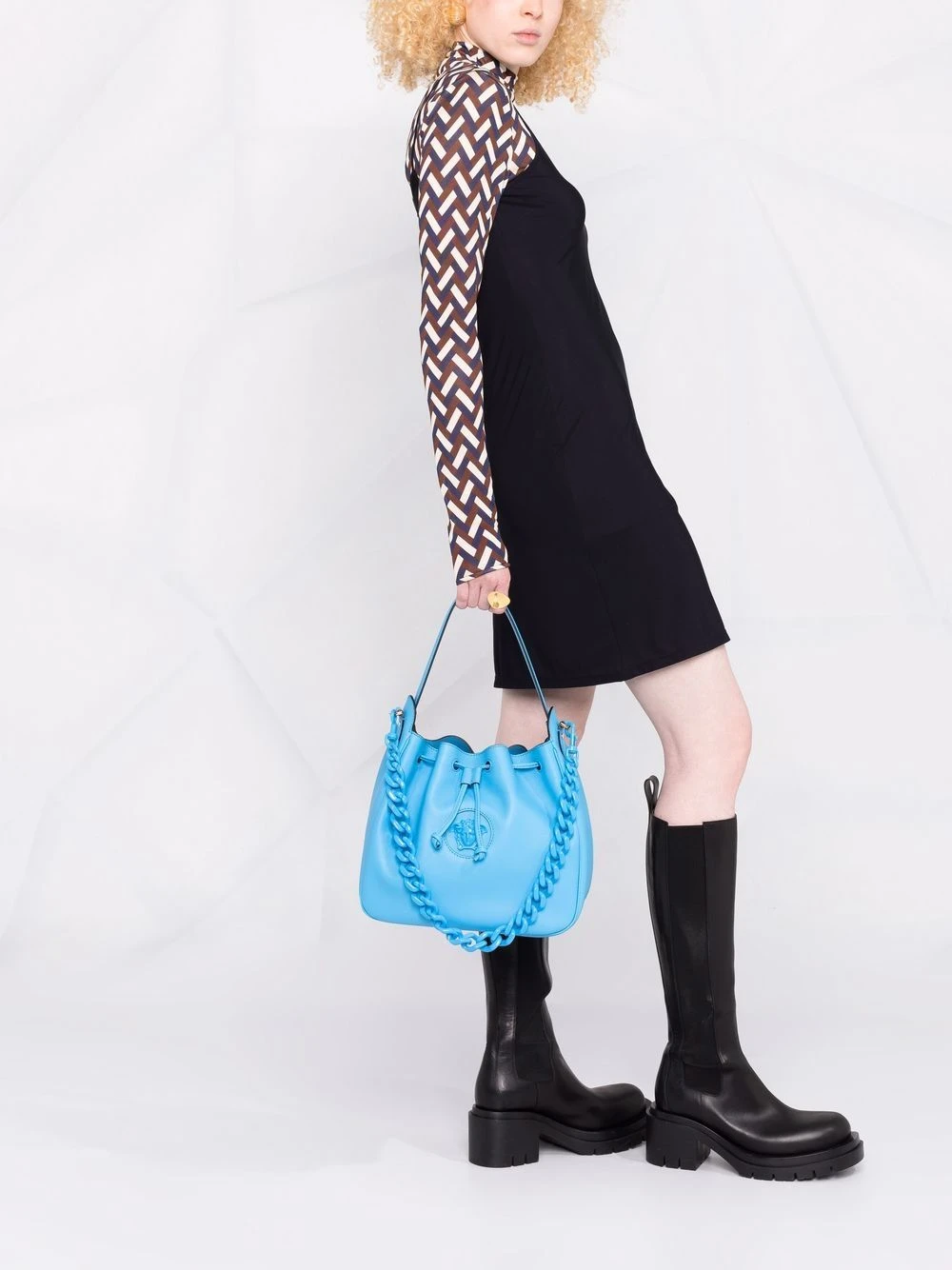 Versace Qualité Excellente Sac seau à plaque Medusa sacs seau femme 4 Versace sac seau à plaque Medusa