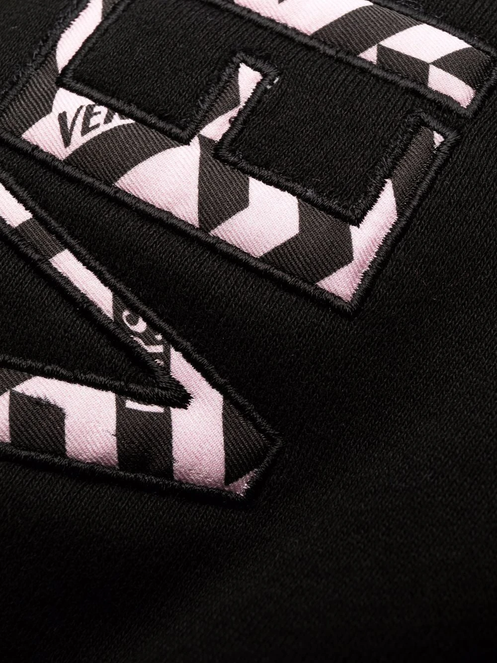 Versace Pantalon de jogging à logo appliqué Prix Dégriffé pantalons de survêtement femme 10 Versace pantalon de jogging à logo appliqué