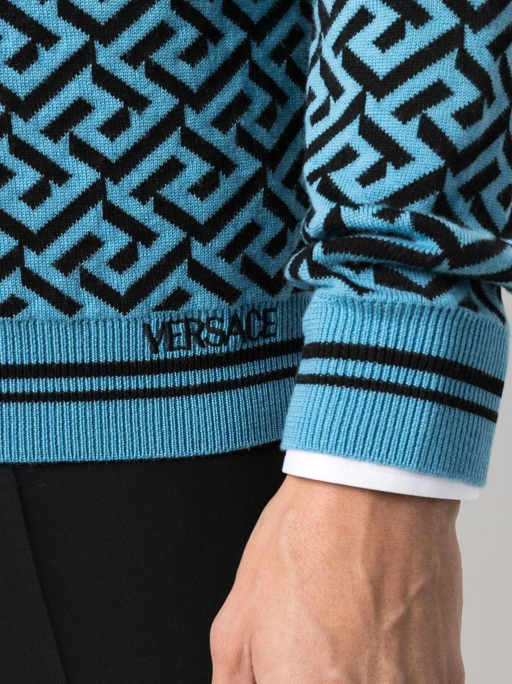 Assurance De l’Authenticité Versace Pull Greca en maille intarsia pulls homme 7 Versace pull Greca en maille intarsia