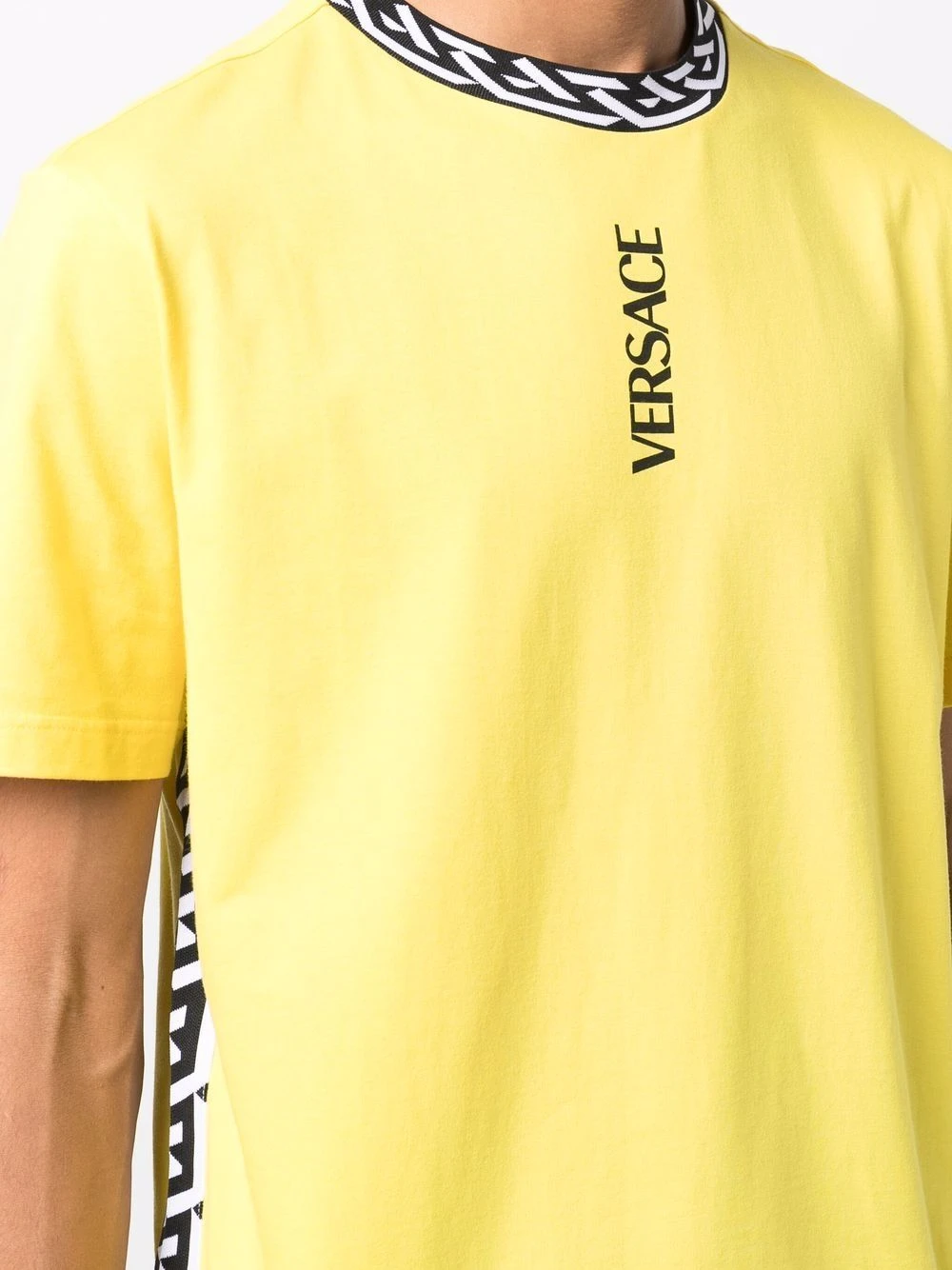 Prix Cassé Versace T shirt à détails imprimés La Greca t-shirts homme 7 Versace t-shirt à détails imprimés La Greca