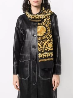 Versace foulard en soie à imprimé baroque