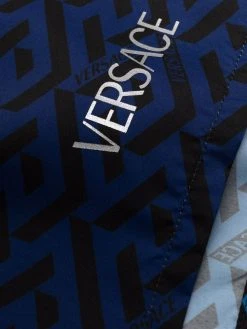 Versace short de bain à imprimé Greca